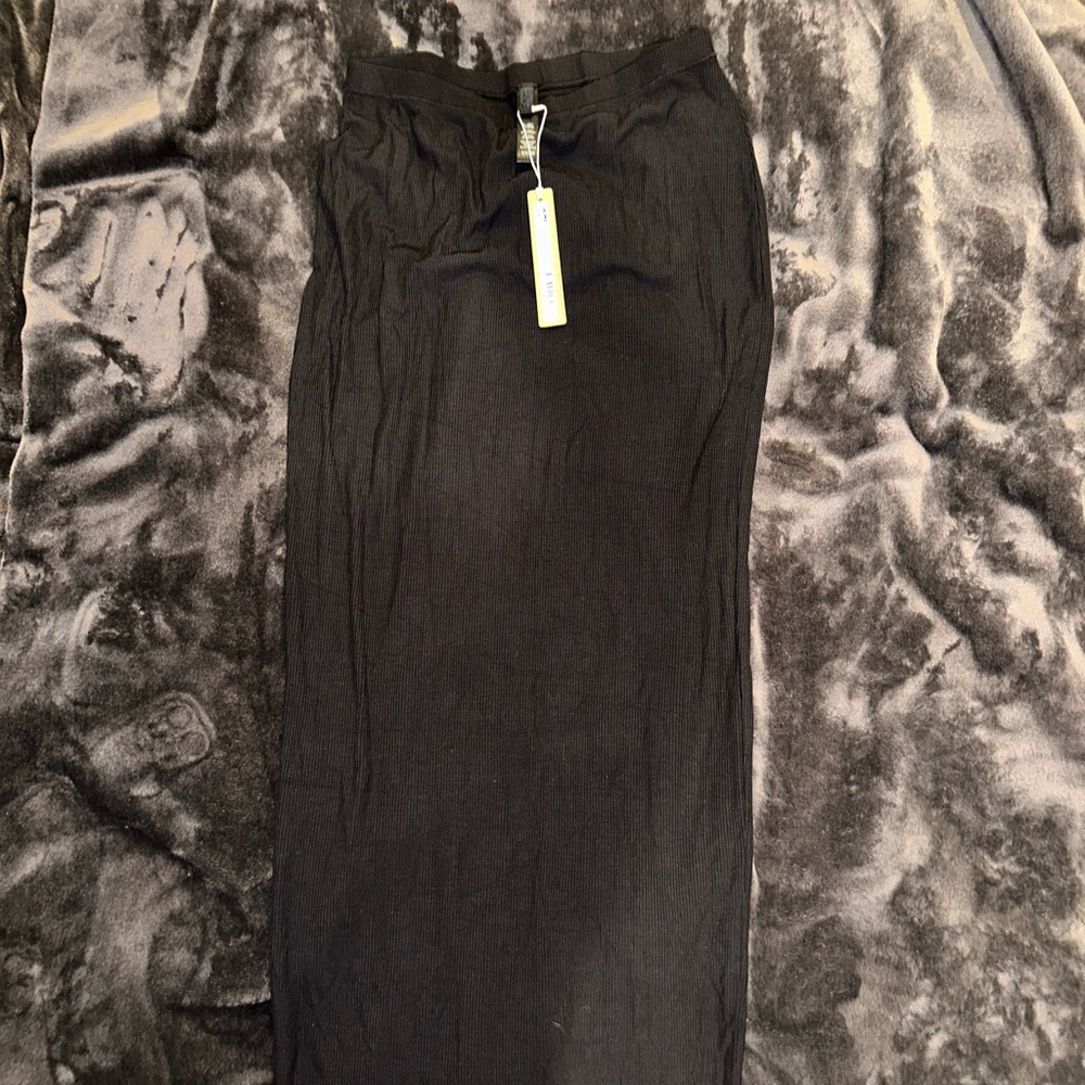 SKIMS Classic Black Pencil Skirt